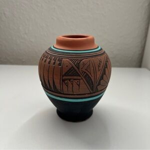 Hus Keweve 2002 Signed Navajo Pottery